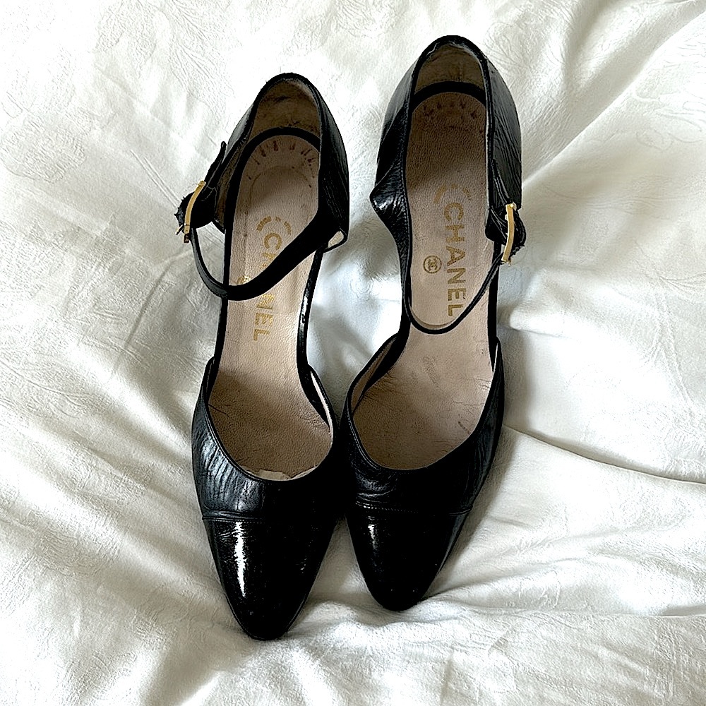Chanel black patent & kid leather cap toe stacked heels. Comfort! Size 7